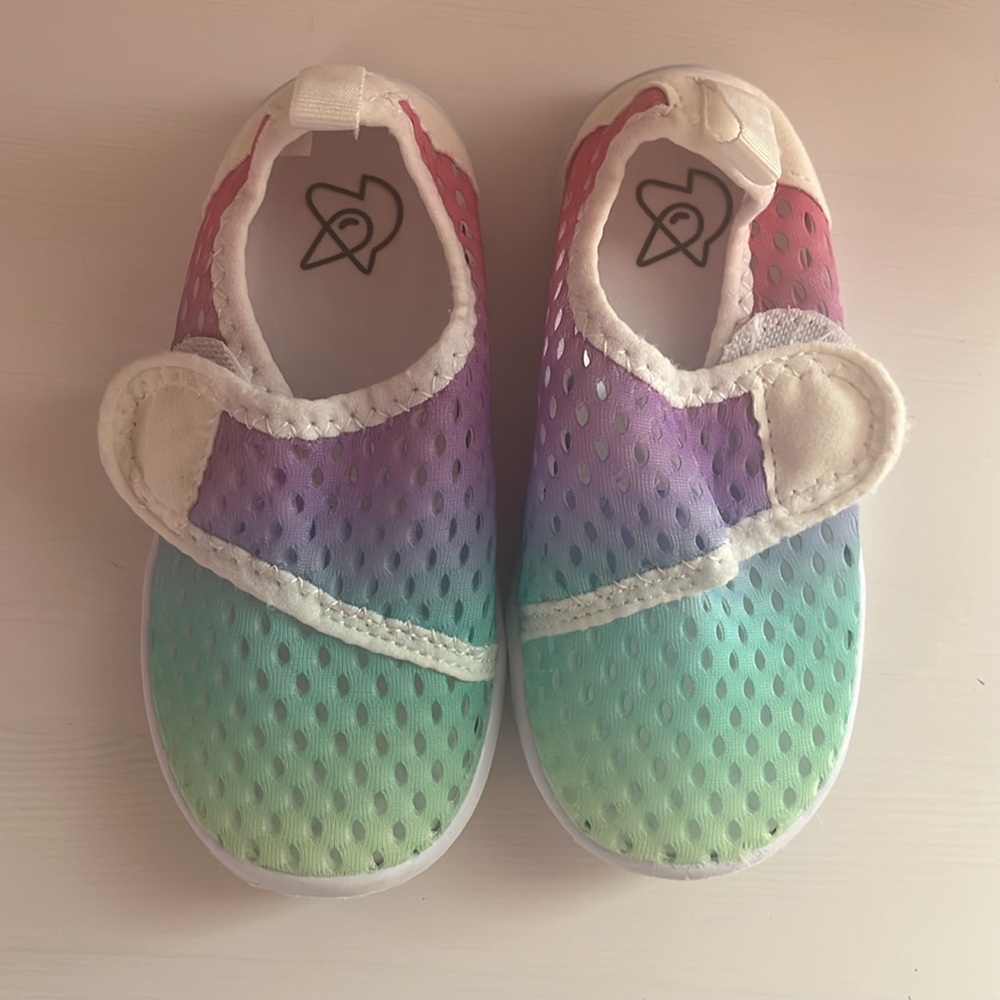 Toddler Girl's Size 8 Water Shoes - Picture 5 of 9
